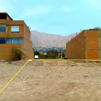 TERRENO COMERCIALRESIDENCIAL EN RAMIRO PRIALE  CHOSICA ALT CUADRO DE HUAMPANI