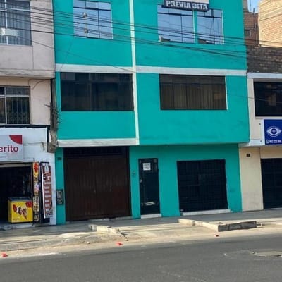 CASA EN VENTA DE  PISOS CON ZONIFICACION COMERCIAL EN AV ANTUNEZ DE MAYOLO