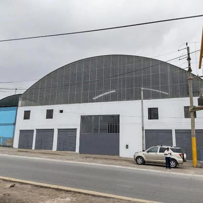 SE ALQUILA LOCAL COMERCIAL E INDUSTRIAL DE  m EN AV EL SOL