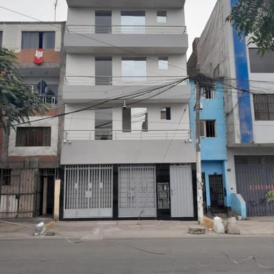 Se alquila local comercial en excelente zona comercial del Rmac