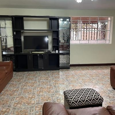 Casa de m de  pisos en Villa Maria del Triunfo