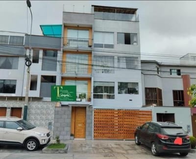 Duplex primer piso en venta con cochera frente a parque