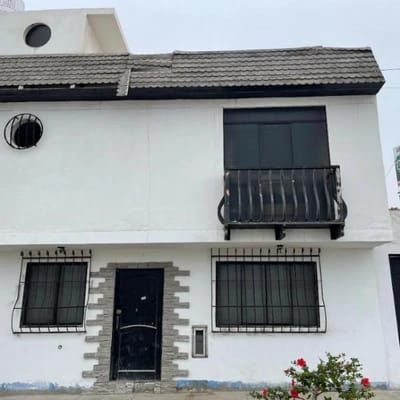 REMATO AMPLIA CASA EN PLAYA ARICA LURIN