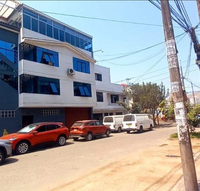 SANTA ANITA  VENDO AMPLIA CASA