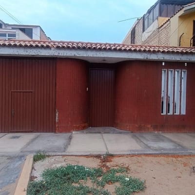 Casa como Terreno en Urbanizacin Santa Leonor  Chorrillos
