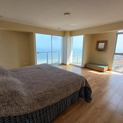 Venta Exclusivo Penthouse con Vista al Mar en la Avenida Costanera