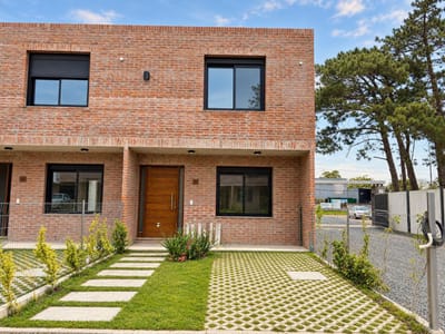 Casa en alquiler de 4 ambientes en Carrasco Norte