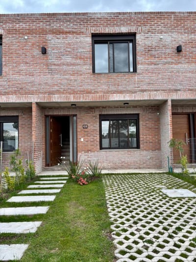 Casa en alquiler de 4 ambientes en Carrasco Norte