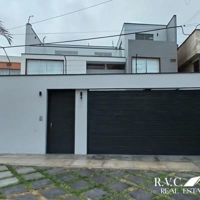 HERMOSA CASA DE  PISOS EN VENTA