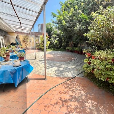 VENDO CASA COMO TERRENO  M  CORPAC SAN ISIDRO