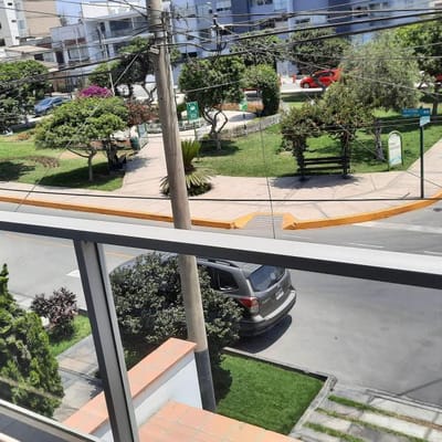 Alquilo lindo y amplio dpto con vista a parque a pasos del PAD