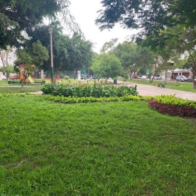 VENDO MODERNO  DPTO  FRENTE A PARQUE A PASOS DEL CC CHACARILLA