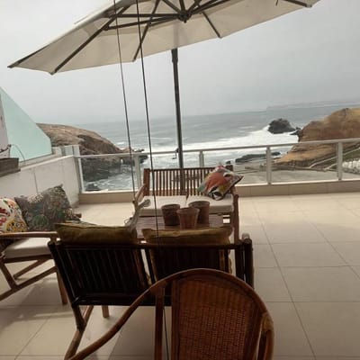 VENDO ESPECTACULAR CASA  EN LEONCITOS PRIMERA FILA  LISTA PARA MUDARSE