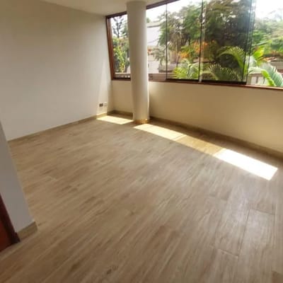 Venta amplio departamento cerca av Roca y Boloa Miraflores