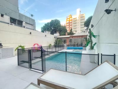 Excelente Casa Con 6 Dormitorios Y Piscina Climatizada