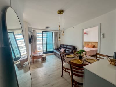 Piso alto con vista panorámica y amenities premium en More Buceo