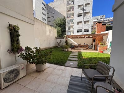 Amplio Apartamento Con Jardín Y Parrillero En Punta Carretas