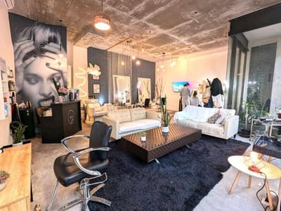 Local comercial en excelente punto | Amplio, moderno y con gran vidriera