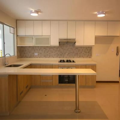 Lindo y Amplio Departamento en Venta en Primer Piso en Salamanca a  min del Jockey Plaza