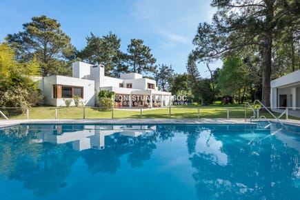 VENTA CASA EN EL GOLF - 5 DORMITORIOS + DEPENDENCIA - MEGA BARBACOA