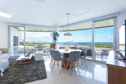 VENTA APARTAMENTO 3 DORMITORIOS  CON PARRILLERO - PLAYA MANSA