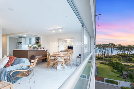 VENTA APARTAMENTO 2 DORMITORIOS VISTA AL MAR - RECICLADO - PALM BEACH - PLAYA MANSA
