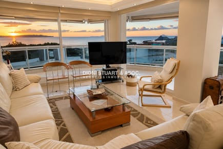 ALQUILER DE TEMPORADA APARTAMENTO 3 DORMITORIOS EN SUITE + DEPENNDECIA DE SERVICIO - MILLENIUM TOWER - PLAYA MANSA