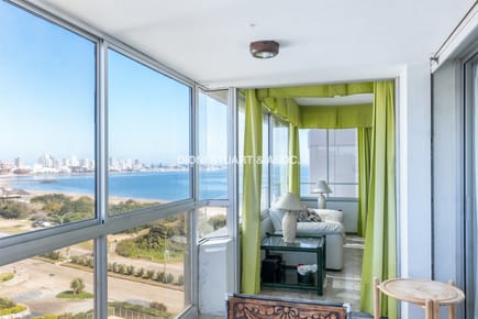 VENTA APARTAMENTO 2 DORMITORIOS + DEPENDENCIA - VISTA AL MAR - EDIFICIO TUNQUELEN - PLAYA MANSA