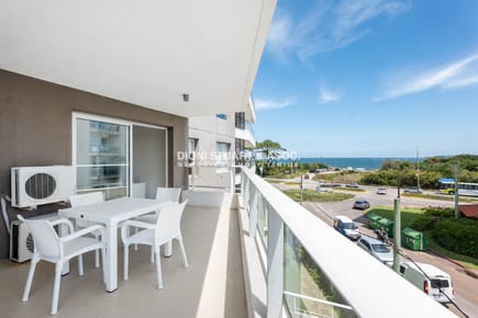 APARTAMENTO FRENTE AL MAR - ALQUILER DE TEMPORADA - 1 DORMITORIO CON PARRILLERO PROPIO – PLAYA MANSA