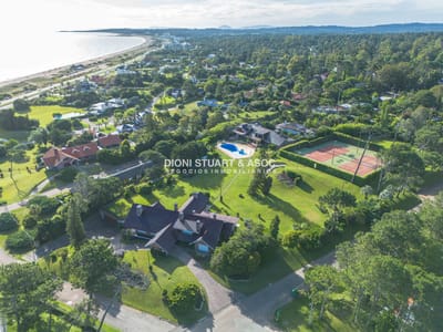 CASA EN VENTA EN PINARES - SUPER TERRENO Y MEGA CONSTRUCCIÓN