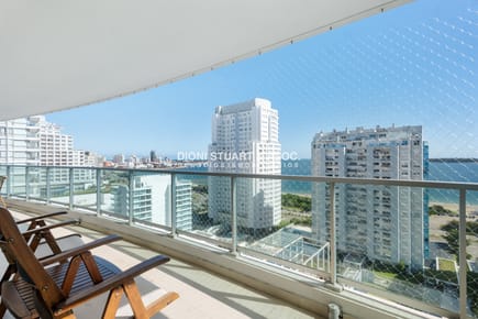 GALA TOWER DEPARTAMENTO ESQUINERO 3 DORMITORIOS VISTA AL MAR - PLAYA MANSA - CON PARRILLERO