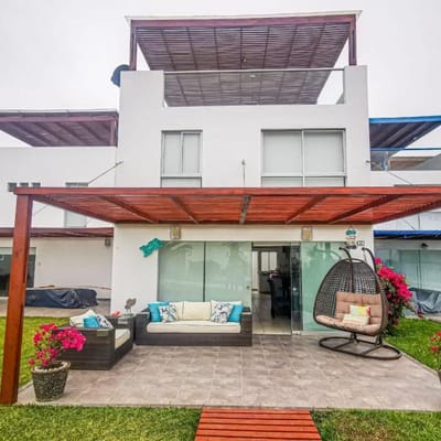 VENDO HERMOSA CASA DE PLAYA CON VISTA AL MAR