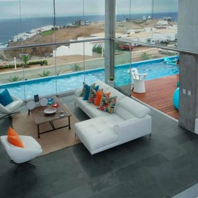 VENTA o ALQUILER de AMPLIA Y LUMINOSA CASA  VISTA PANORAMICA