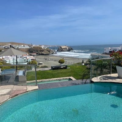 CASA EN VENTA CON HERMOSA VISTA  PLAYA MISTERIO