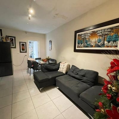 VENTA DE HERMOSA ACOGEDORA CASA EN MIRAFLORES