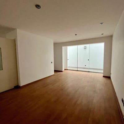 ALQUILO LINDO FLAT CON SALIDA A PARQUE