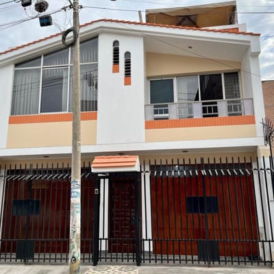 Venta hermosa casa en Villa Mara cerca a Estacin de tren y Terminal Pesquero