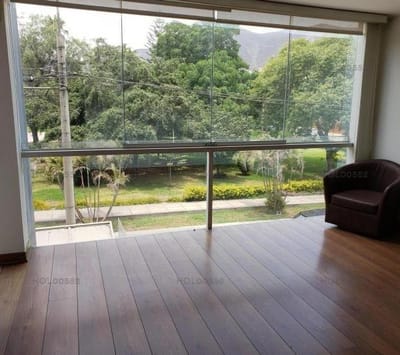 VENDO en SURCO  Frente a parque