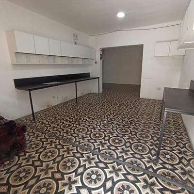 Alquiler De Local Comercial con Buena Ubicacin