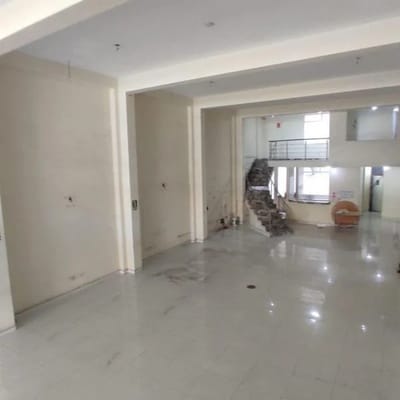 Alquilo Local Comercial Primer Piso De Doble Altura En Avenida SJL