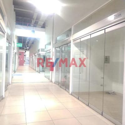 STAND EN VENTA EN MALL GAMA EMPORIO GAMARRA