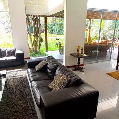 SE VENDE LINDA CASA EN LURN  m AREAS VERDES   y EXCELENTE UBICACIN