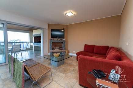 Apartamento en venta de 4 dormitorios c/ cochera en Playa Mansa