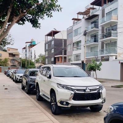 VENTA DEPARTAMENTO EN SURCO FRENTE A PARQUE   HABITACIONES