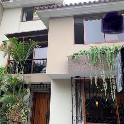 Vendo Casa en Chacarilla Surco  Dos Cocheras Terraza Interna