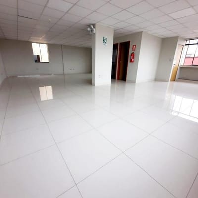 LA MOLINA ALQUILO HERMOSAS OFICINAS EN SEGUNDO PISO AV LA MOLINA