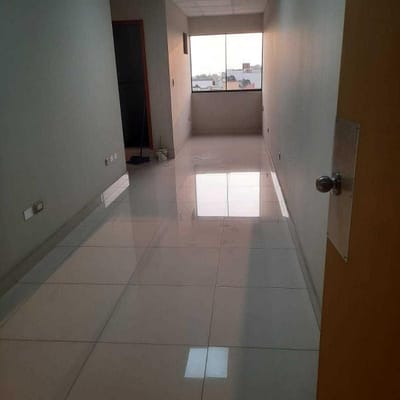 ALQUILO HERMOSAS OFICINAS EN SEGUNDO PISO