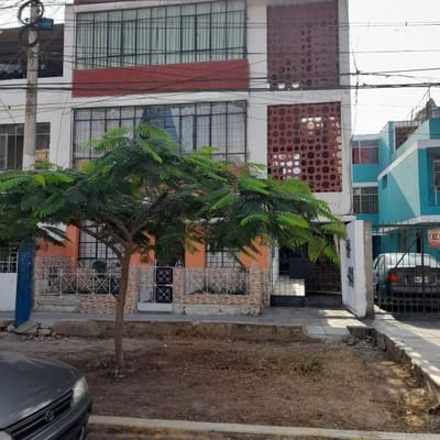 VENTA  DE EDIFICIO MUTIFAMILIAR COMO TERRENO EN ZONA COMERCIAL DEL RIMAC