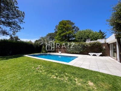 CASA EN VENTA 3 DORMITORIOS  Y DEPENDENCIA PISCINA PINARES