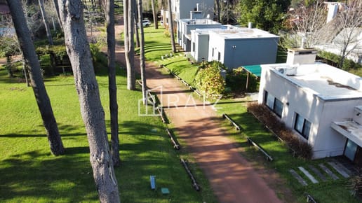 En Pinares, Punta del Este vende terreno ideal para inversión